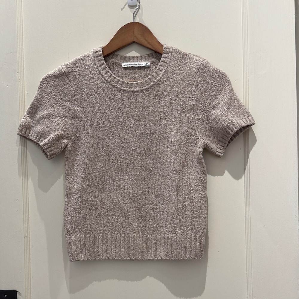 Abercrombie & Fitch Women's Tan Crew Neck Sweater